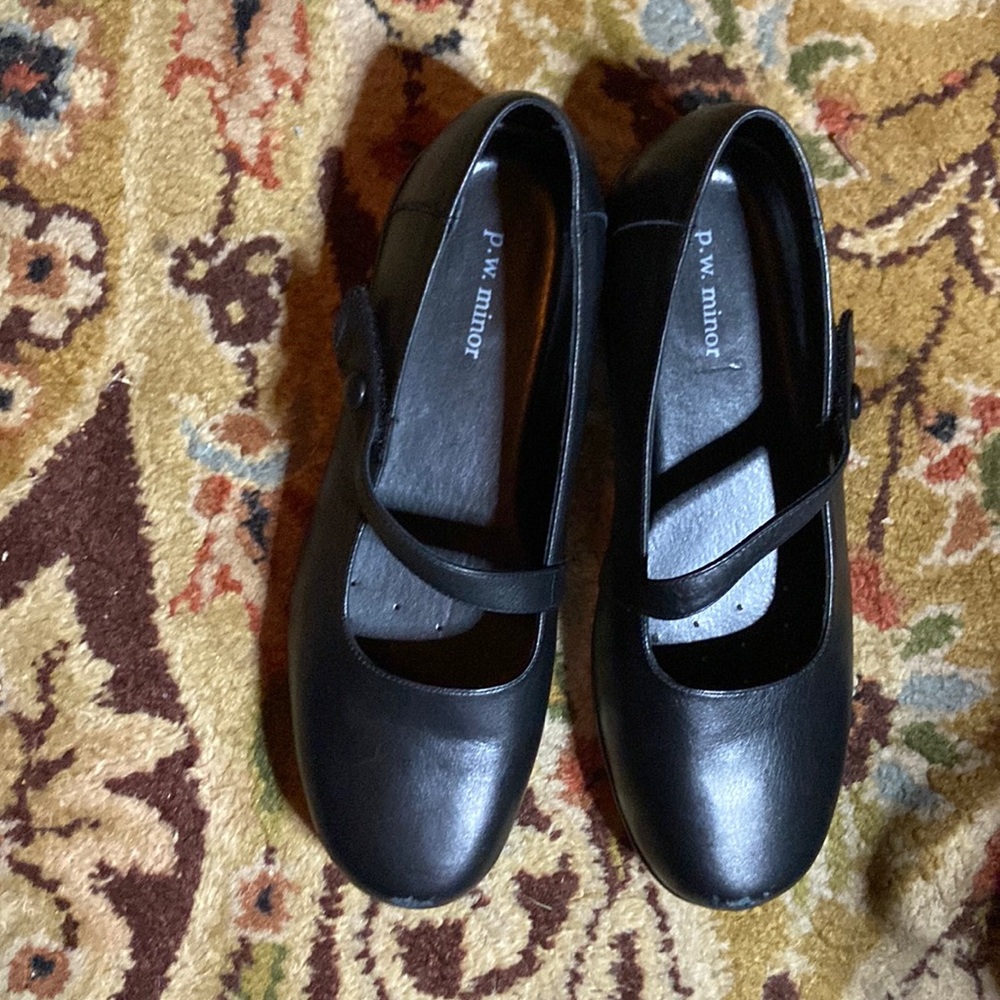 p.w. minor Maryjane. Velcro strap size 9 Wide, black leather. Nice shoe.